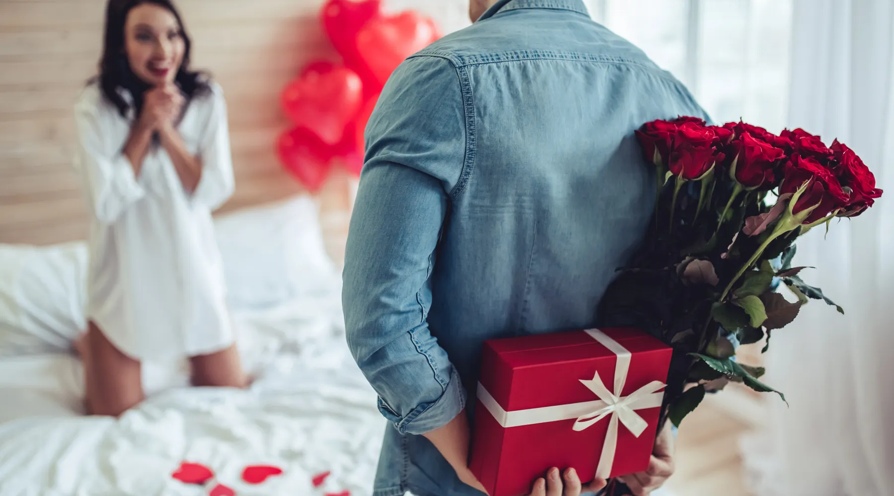 Valentine's Day | Red Roses | Gift | Surprise | Love