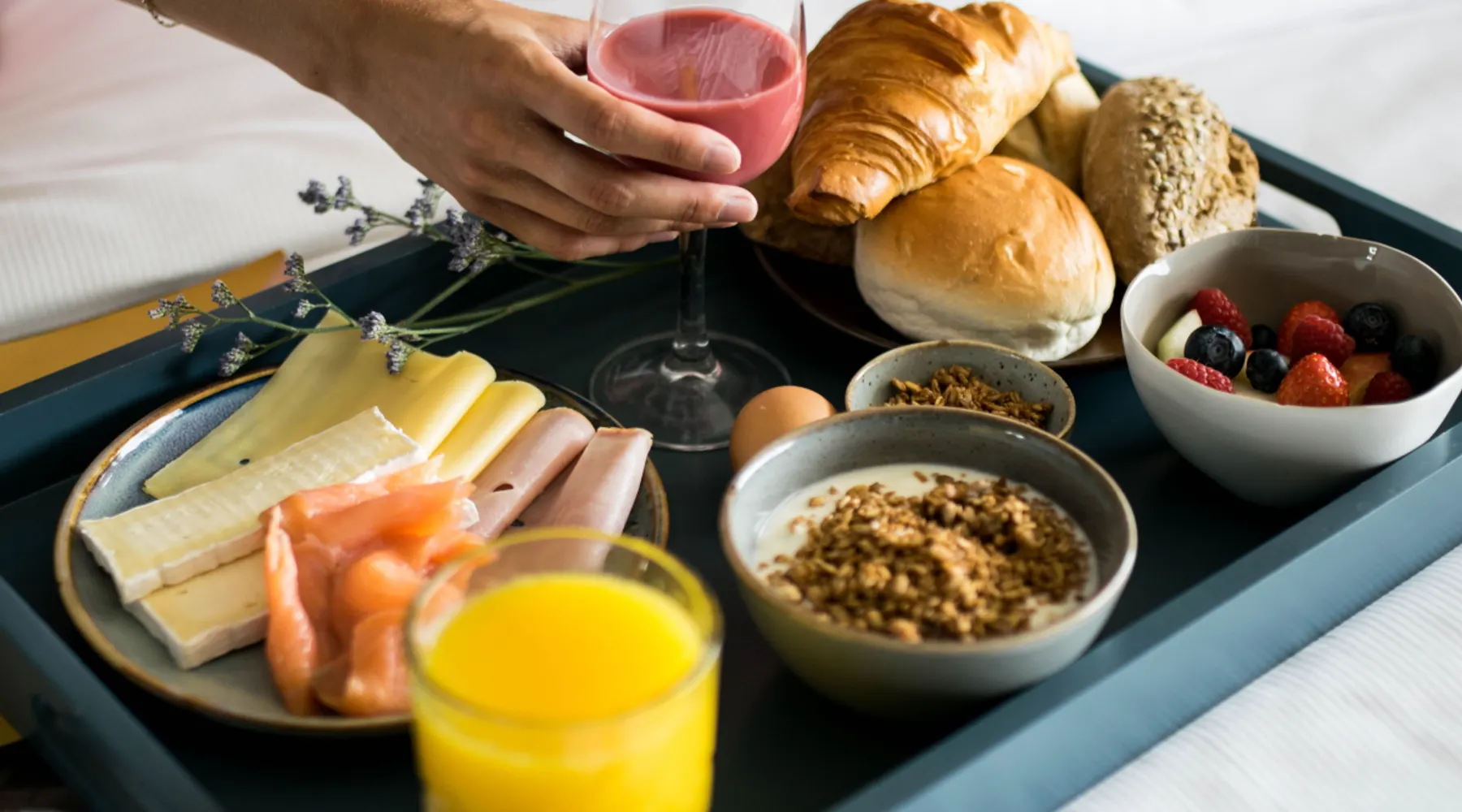 Ontbijt | Dienblad | Hotel | Broodjes | Vers sap