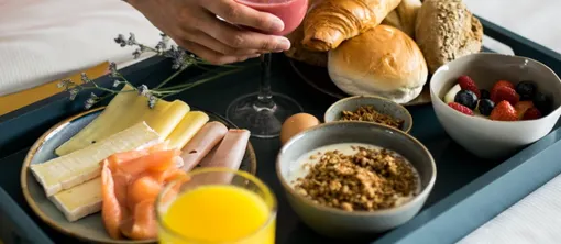 Breakfast | Tray | Hotel | Sandwiches | Fresh juice