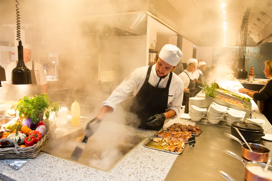 Live Cooking Buffet | Van der Valk | Chef | Live cooking