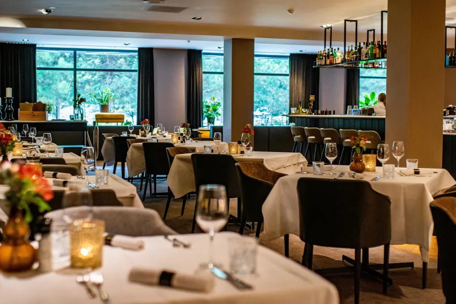 Restaurant Nest | Tables | Ambiance | Van der Valk Hotel Sassenheim - Leiden