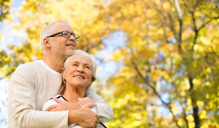 Seniors | Forêt | Été | Ensoleillé | Amour
