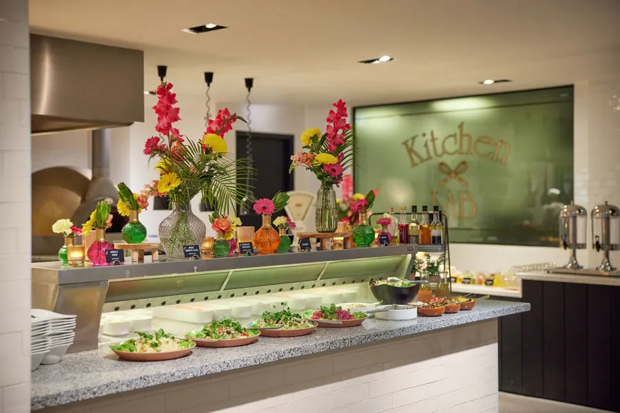 Live cooking buffet restaurant | Sunday brunch
