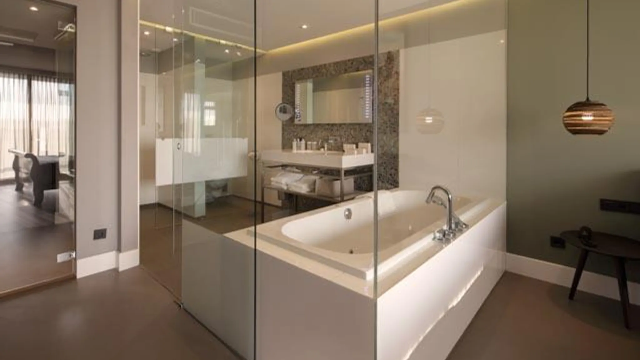 Open bathroom East Suite | Van der Valk Hotel Sassenheim