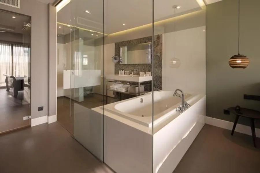 Open Badezimmer East Suite | Van der Valk Hotel Sassenheim