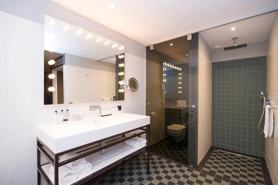 Open Badezimmer West Suite | Van der Valk Hotel Sassenheim