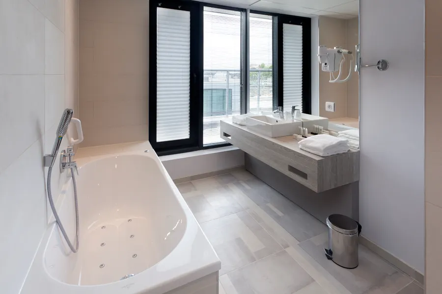 Bade Zimmer - Business Suite - Van der Valk Hotel Mons Congres