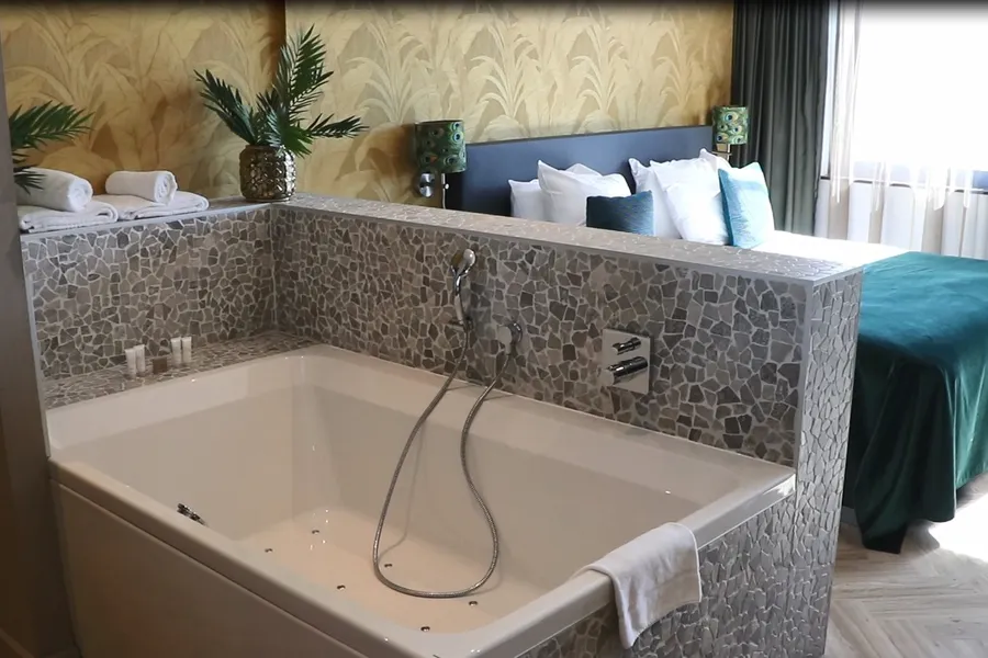 Gold suite
