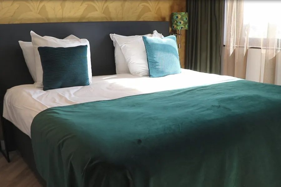 Gold suite