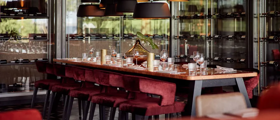 Wijnkast in restaurant Hotel Veenendaal