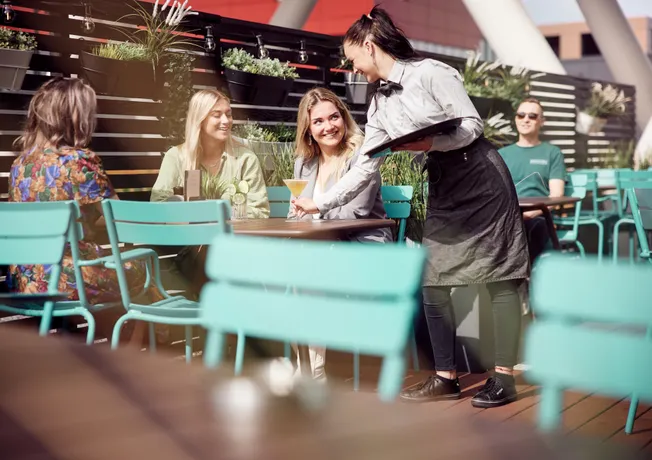 Borrelen op het terras