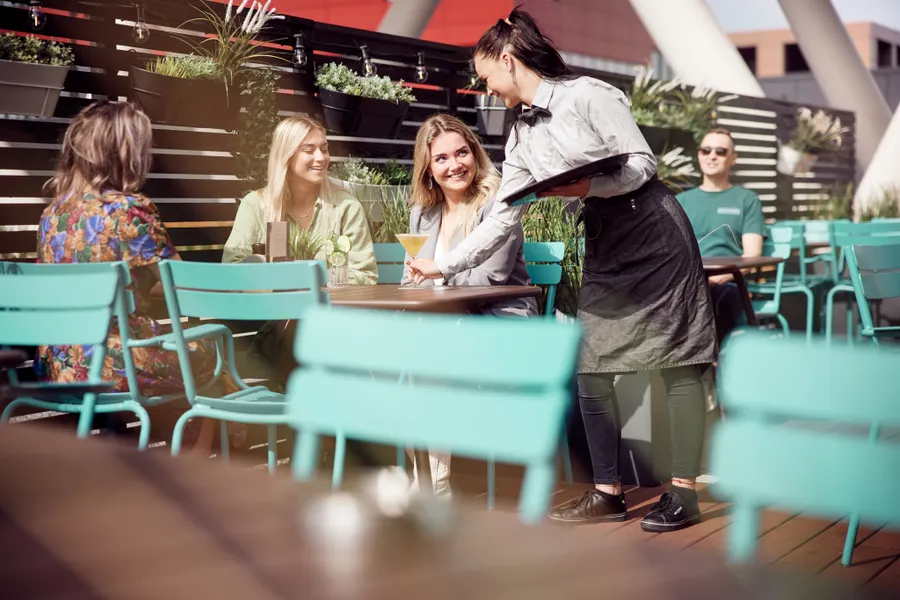 Borrelen op het terras