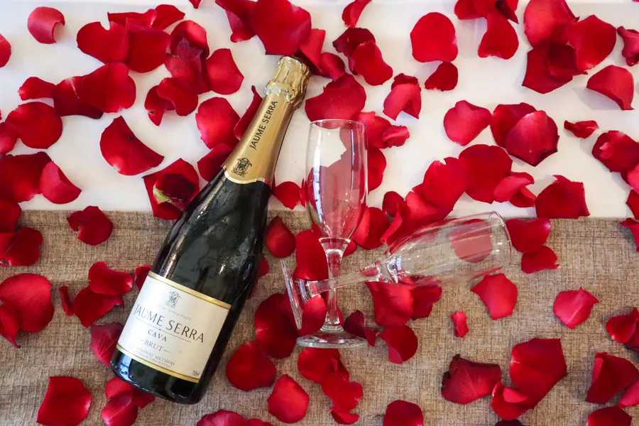 Rose petals and Cava Hotel Veenendaal