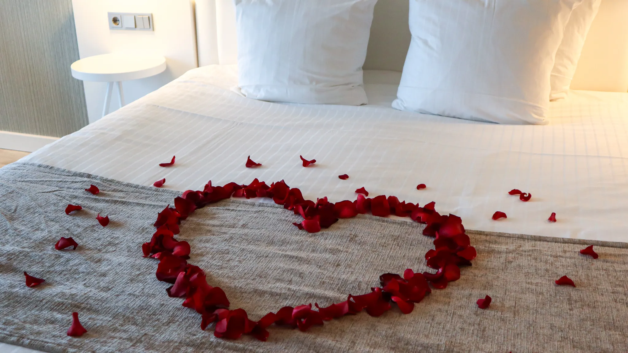 Rose petals Hotel Veenendaal