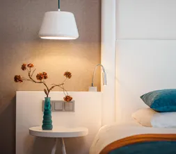 Comfort hotelroom with bed and accessoires