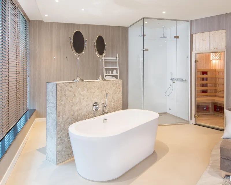 Whirlpool in the Wellness Suite of Hotel Veenendaal