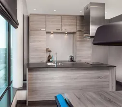 Keuken met kookeiland in Loft Van der Valk Hotel Veenendaal