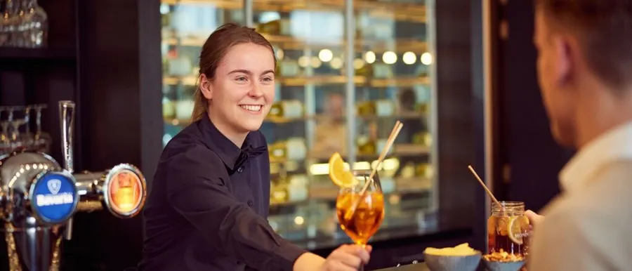 Lounge-Cafe-Medewerker