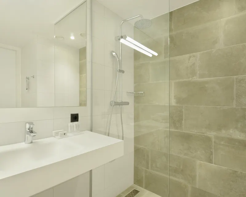 Badezimmer Komfort Zimmer Van der Valk Hotel Nijmegen-Lent