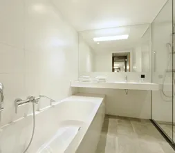 Badkamer Comfort kamer Van der Valk Hotel Nijmegen-Lent