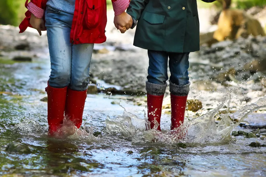 Spelen in herfstweer