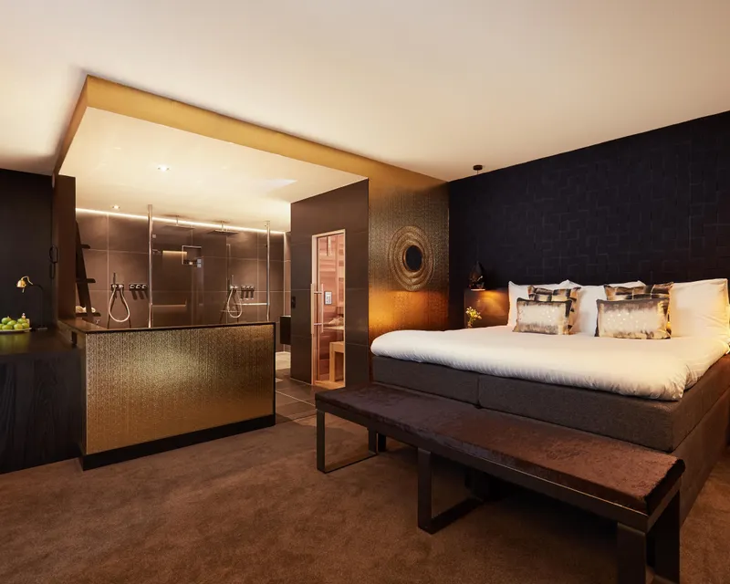 Bed Wellness Suite Black Hotel Groningen-Hoogkerk