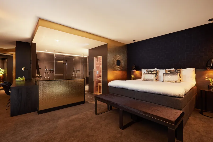 Bed Wellness Suite Black Hotel Groningen-Hoogkerk