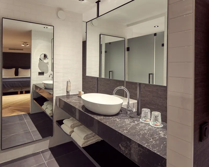 Executive - bathroom