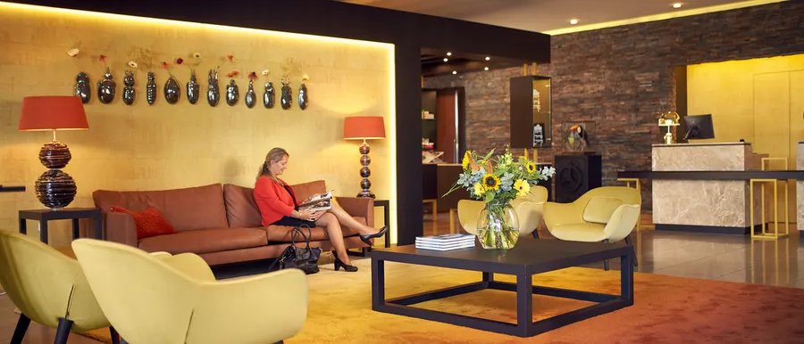 Lobby and entrance Van der Valk Hotel Ridderkerk