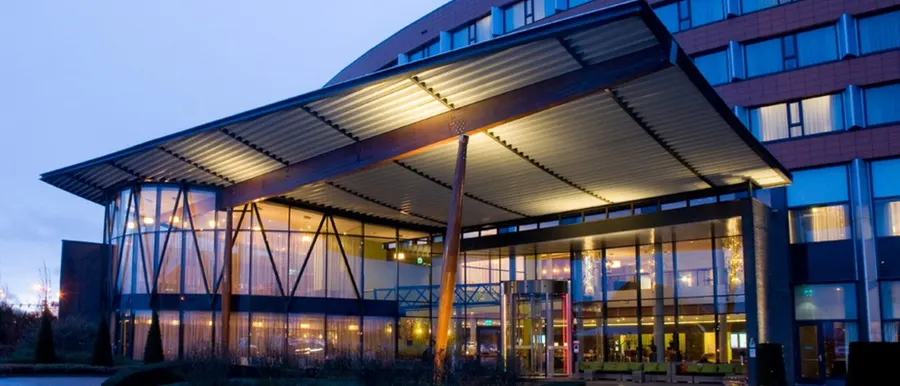 Entrance and front of Hotel Ridderkerk