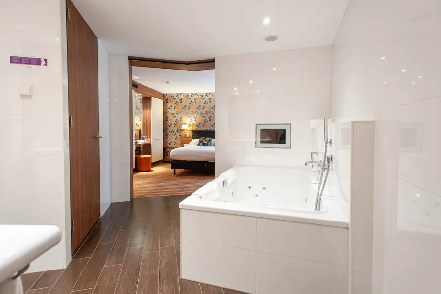 Bathroom Junior Suite Van der Valk Hotel Ridderkerk