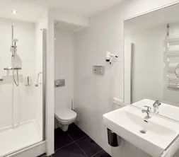 Comfort single room bathroom Hotel Drachten