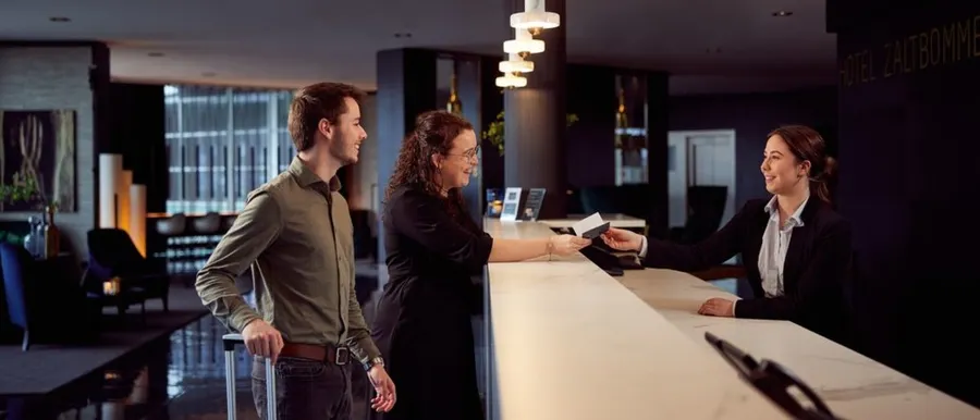 Receptie van Van der Valk Hotel Zaltbommel