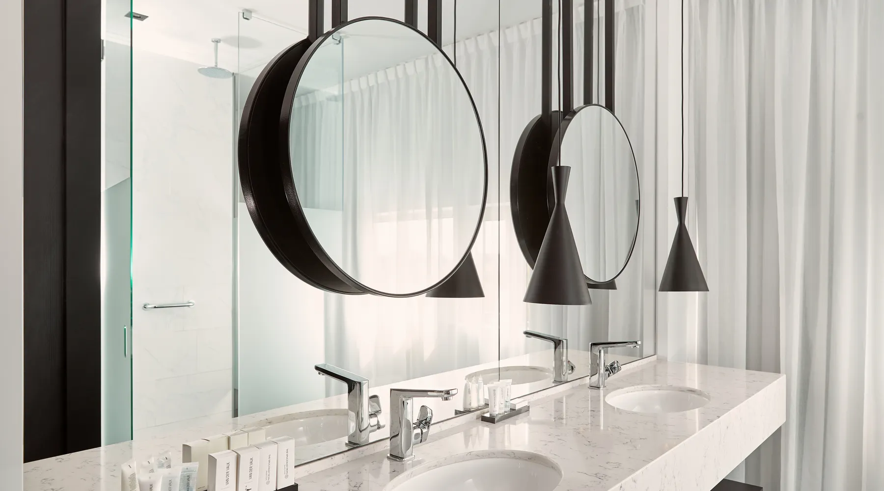Bathroom in the Superior Room of Hotel Zaltbommel