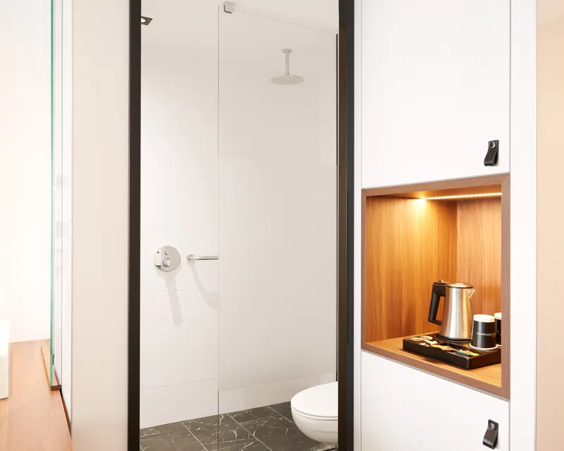 Badkamer in de Economy kamer van Hotel Zaltbommel