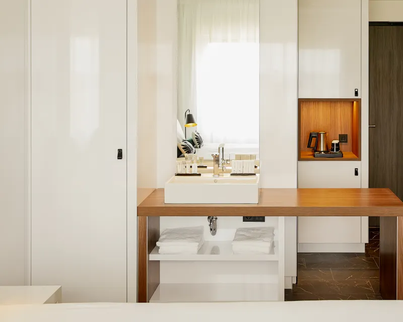 Bureau in de Economy Kamer van Hotel Zaltbommel