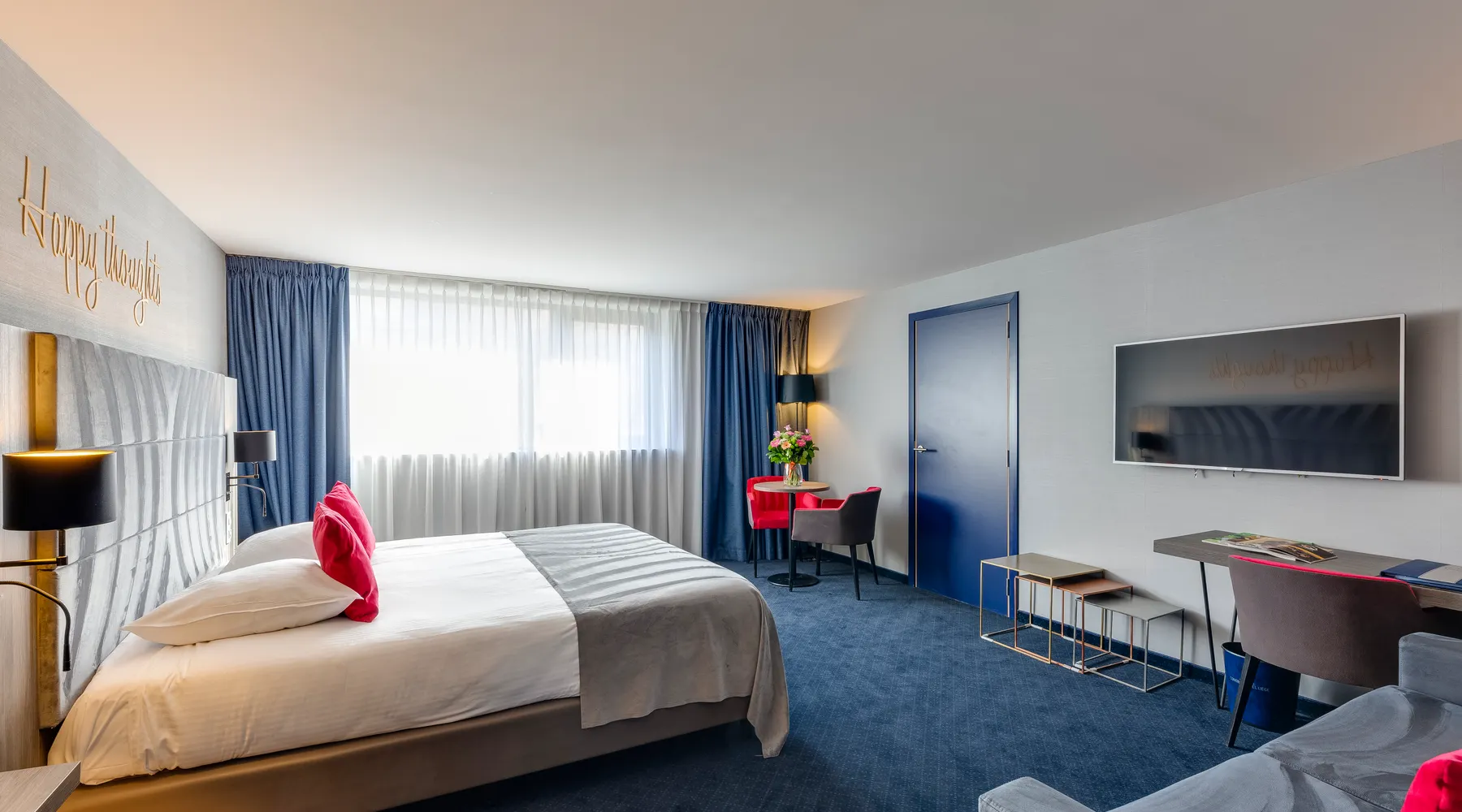 Chambre Exécutive avec lit king size et coin salon à l’hôtel Van der Valk Liège Congrès