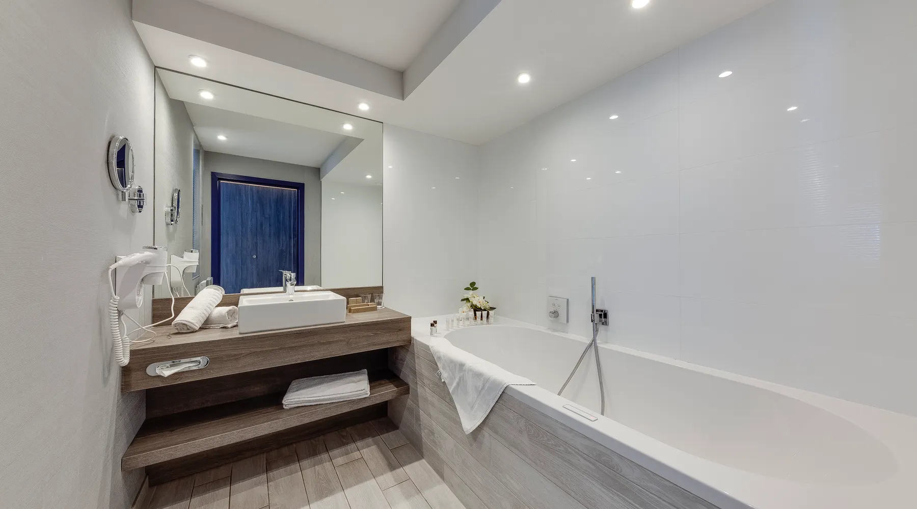 Salle de bain avec bain à remous dans la Chambre Exécutive à Liège