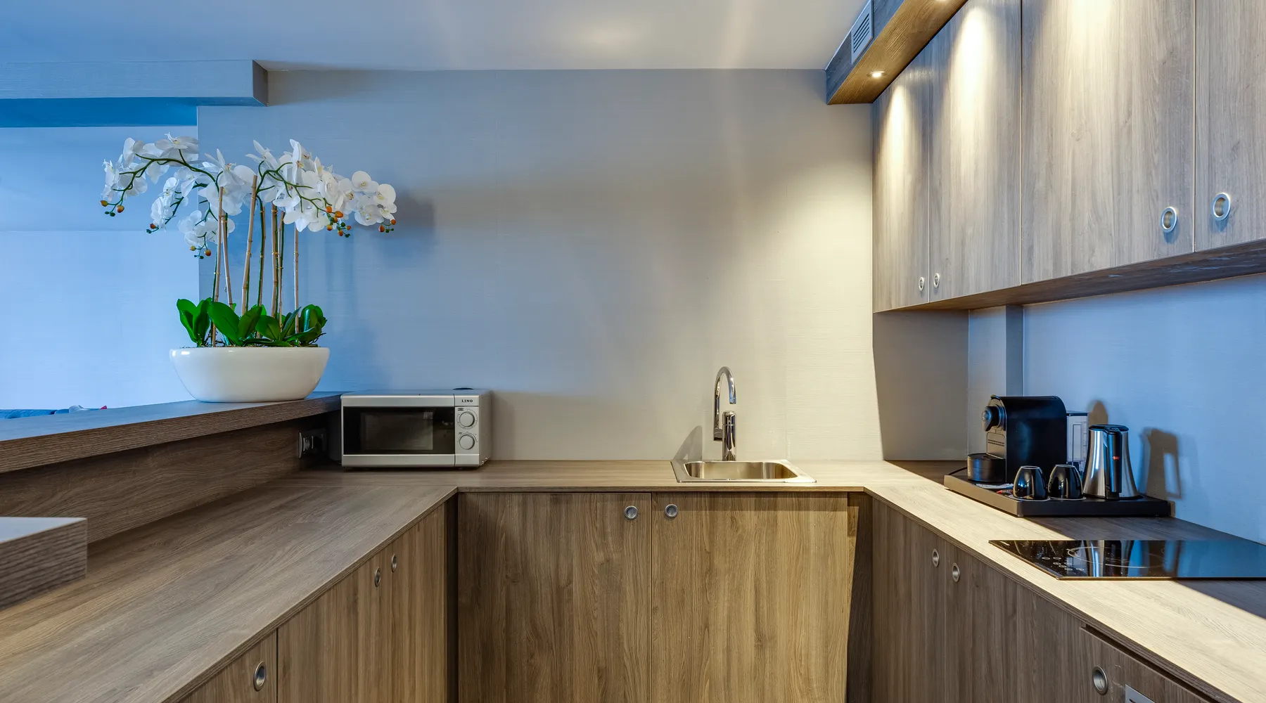 Cuisine entièrement équipée dans un appartement hôtelier à Liège