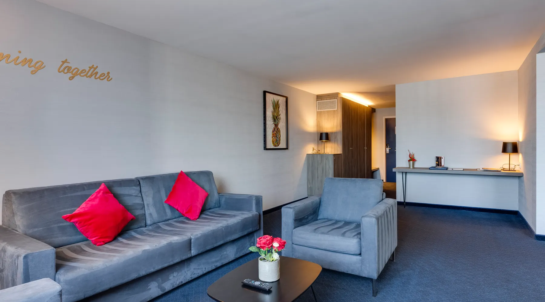 salon cosy dans un appartement avec bain moussant à Liège