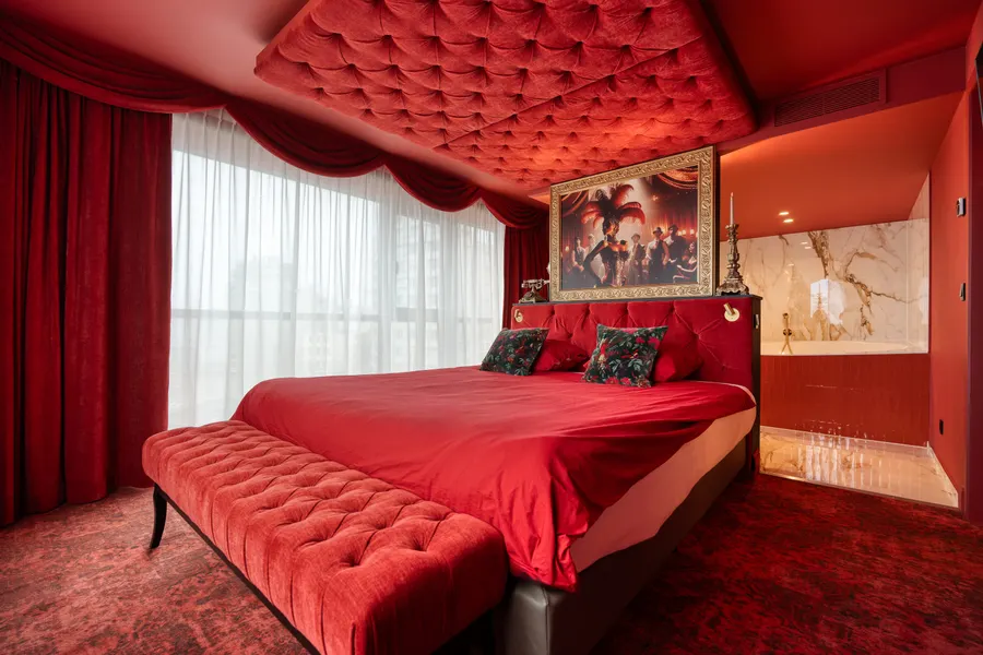 Suite cabaret rouge