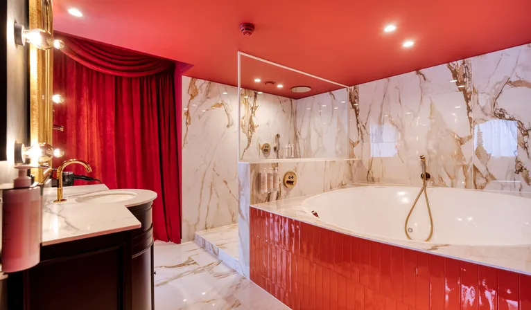 Suite cabaret rouge