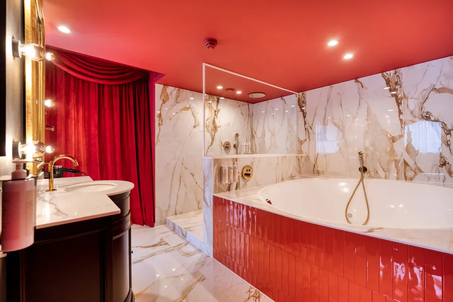 Suite cabaret rouge
