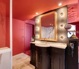 Suite cabaret rouge