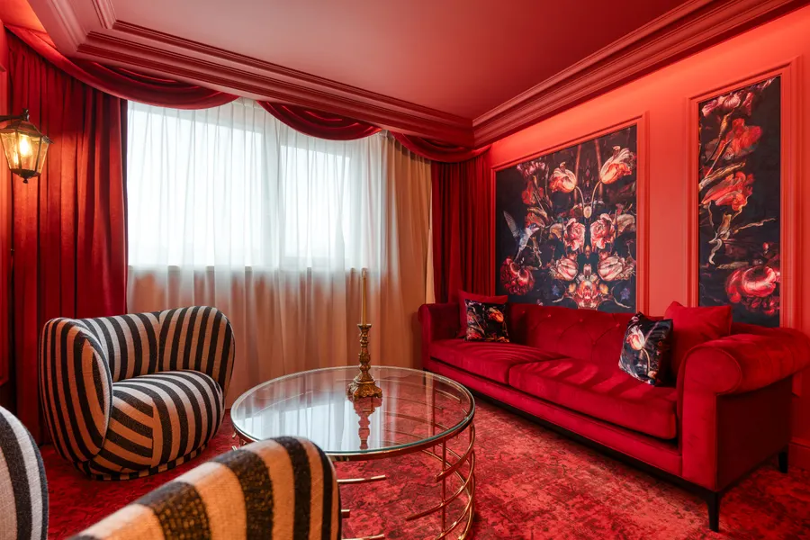 Suite cabaret rouge