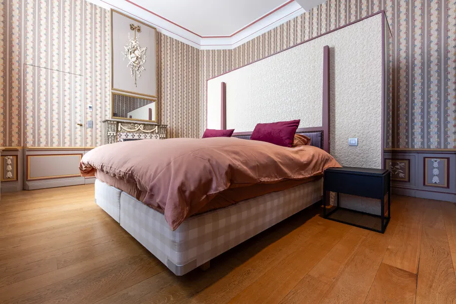 Chambre élégante de la Suite Royale au Van der Valk Hotel Sélys Liège