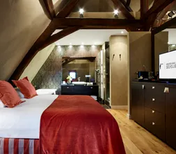 Suite 22