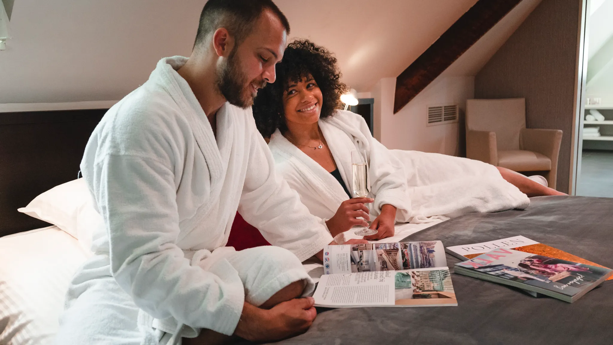 Couple profitant de la Suite Sélys au Van der Valk Hotel Sélys Liège