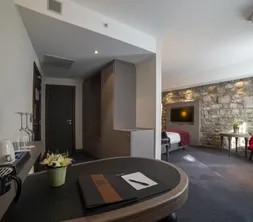 Bureau fonctionnel dans la Suite Deluxe au Van der Valk Hotel Liège Sélys