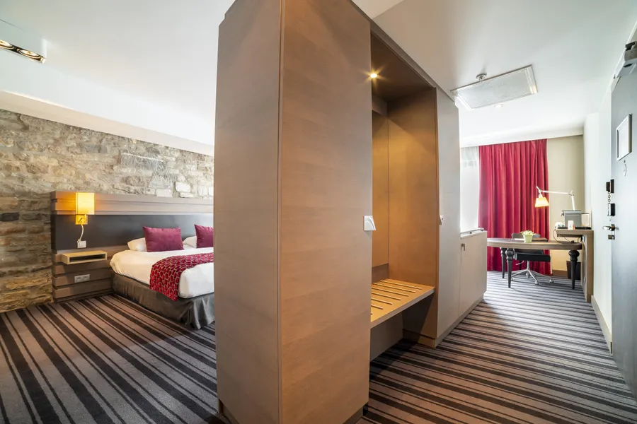 Chambre élégante de la Suite Deluxe dans notre hôtel 4 étoiles à Liège